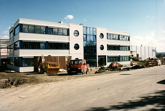 Nuevo edificio en Essenbach en 1995